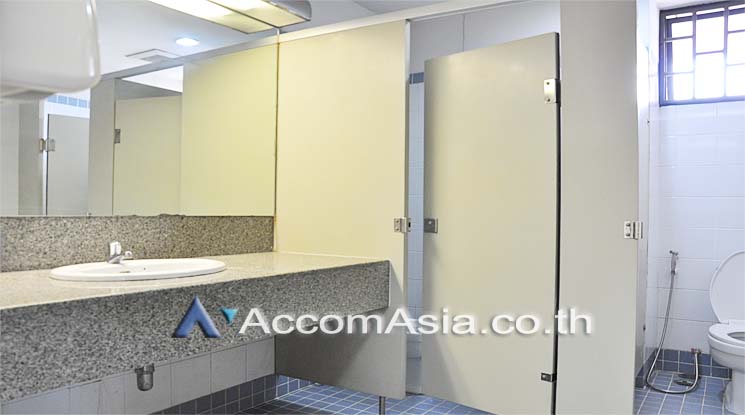 7  Office Space For Rent in Sukhumvit ,Bangkok MRT Khlong Toei - BTS Phrom Phong at Sirinrat Building AA13588